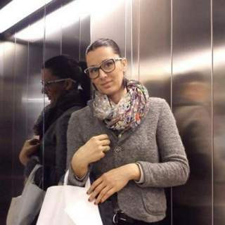 Femme mignonne cherche son prince charmant