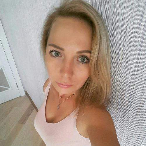 Femme mignonne pour plan sex de suite